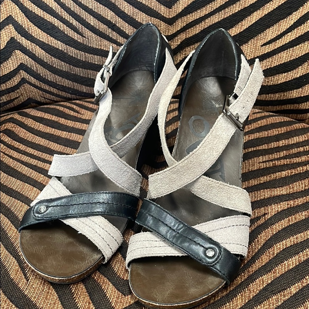 OTBT Black and Cream Heels with Criss-Cross Straps